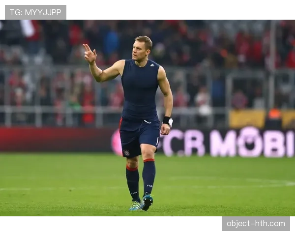 诺伊尔扑救数据深度解析：顶级门将优势与差距一目了然