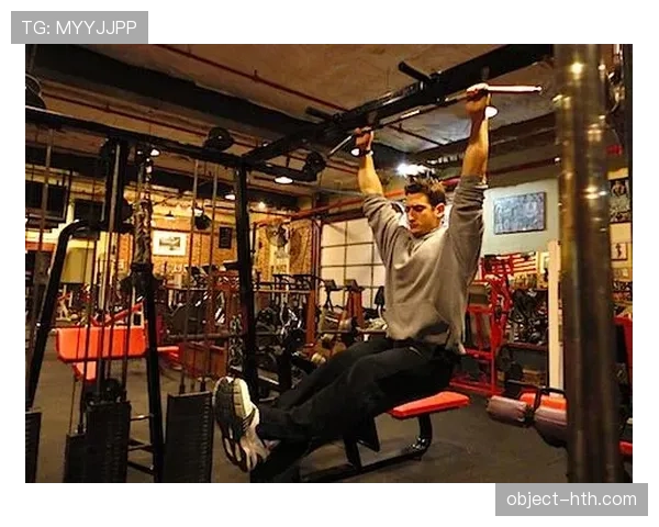 邢傲伟退役后住进大别墅，每天五点起床练腹肌，这谁顶得住啊